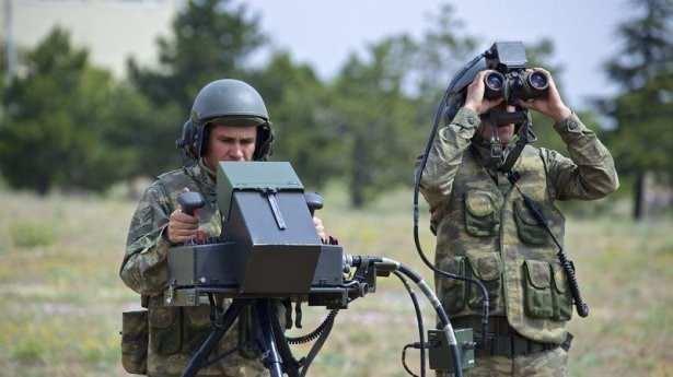 <p>Rus uçaklarının da M4 güneyindeki Sifohen, Kensafra ve Kefer Uveyyid kasabasına hava saldırısı düzenlediği belirtiliyor.</p>