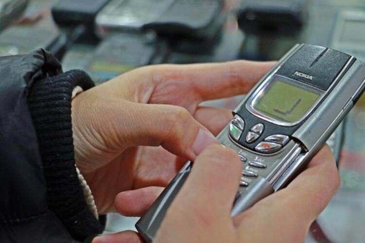<p>Hafta sonları cep telefonlarını alıp, aileleriyle ve sevdikleriyle görüşürlerdi.</p>

<ul>
</ul>
