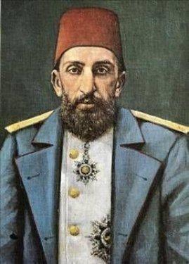 <p>II. ABDÜLHAMİD<br />
<br />
34. Osmanlı padişahı Doğum: 21 Eylül 1842 Ölüm: 10 Şubat 1918 Tahta çıktı, 10 Şubat 1918`de Beylerbeyi Sarayı`nda 76 yaşındayken yakalandığı zatürrenin ilerlemesi sonucu veremden öldü.</p>
