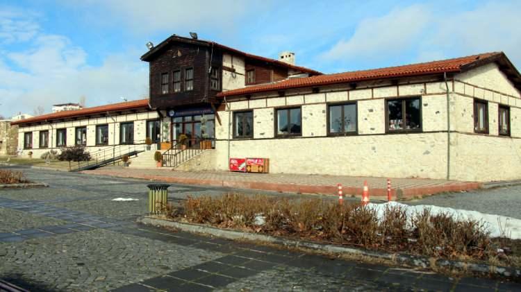 <p>Tarihi zenginliğiyle bilinen kentte depremin ardından tarihi, tescilli yapılardaki hasarların incelenmesi amacıyla Diyarbakır Kültür Varlıklarını Koruma Bölge Kurulu Müdürlüğü ile Elazığ İl Kültür ve Turizm Müdürlüğü ekiplerince inceleme yapıldı.</p>