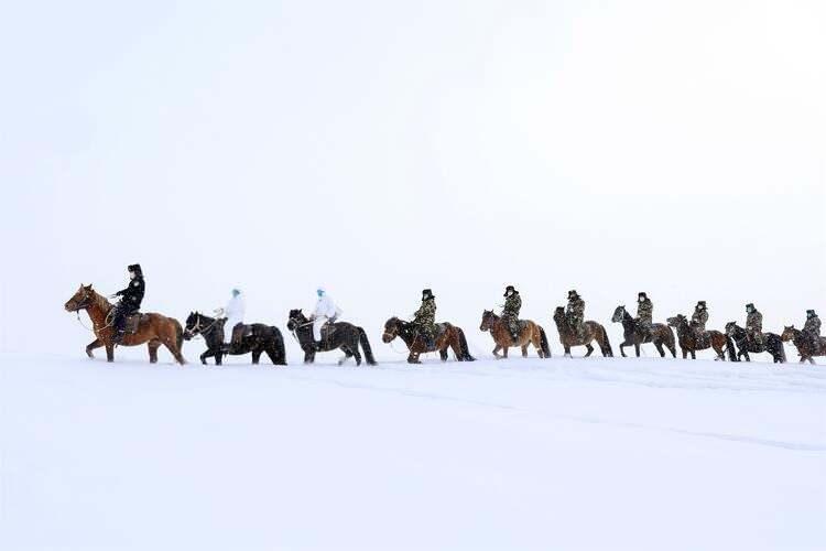 <p><strong>DAMGA VURAN GÖRÜNTÜ</strong> <br />
Ölümcül virüsün yayılmasını önlemek adına zorlu koşullarda insan üstü bir çaba sergileniyor. AFP haber ajansının yayımladığı bu kare karşı karşıya gelinen zorlu mücadelenin en büyük örneklerinden birini gözler önüne seriyor.</p>