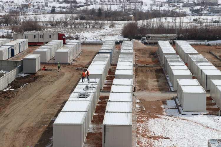 <p>- Ağır hasarlı okulların yerine yenileri inşa edilecek</p>

<p>Elazığ'da 14 okulun ağır hasarlı, 14 okulun da orta hasarlı olduğu belirlendi. İlde hayırseverler tarafından 23 okul yapılması planlanıyor. </p>
