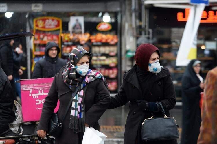 <p>AA ekibi, başkent Tahran'da ABD yaptırımları, düşürülen Ukrayna uçağı, ekonomik kriz ve diğer birçok sorundan sonra ölümcül virüsle karşı karşıya kalan vatandaşlara koronavirüsle ilgili mikrofon uzattı. </p>
