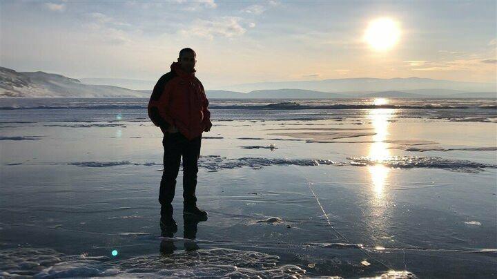 <p>Aygır Gölü, buz tutunca ortaya ilginç görüntüler de çıkıyor.</p>
