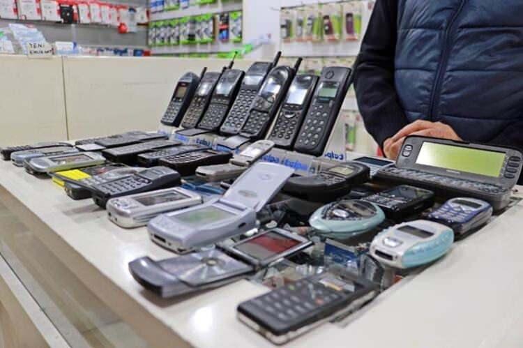 <p>0 yıldır telefon tamir işiyle uğraştığını anlatan Adnan Alparslan, "Zaman içinde bu koleksiyon oluştu. Vatandaşlar, eş dost telefon getirmeye başladı, ben de bunun bir koleksiyon olabileceğini düşündüm.</p>
<ul>
</ul>