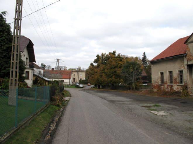 <p>Savaştan önce nüfusu bin 200 olan kasabada, şimdilerde yaklaşık 300 kişi yaşıyor.</p>