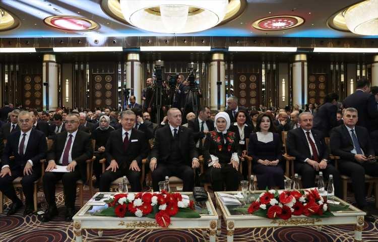 <p>Gelecekte gölgesinde oturamayacağımızı bilsek de bugün toprağa attığımız bu tohumlar sadaka-i cariyedir. Emeği geçen, katkısı olan, Rönesans Grubu'na teşekkür ediyorum. </p>

<p> </p>
