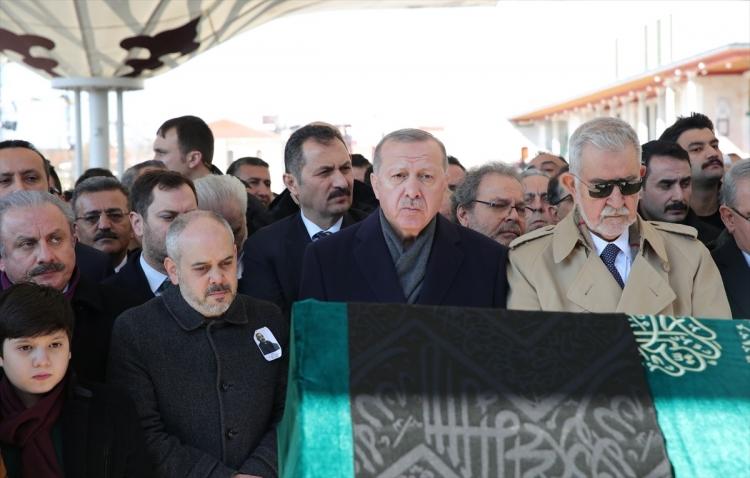 <p> Kılıç'ın zaman zaman gözyaşlarına hakim olamadığı görüldü.</p>