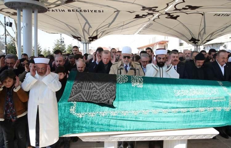 <p>Cenaze namazının kılınmasının ardından Sinan Kılıç için helallik alındı.</p>