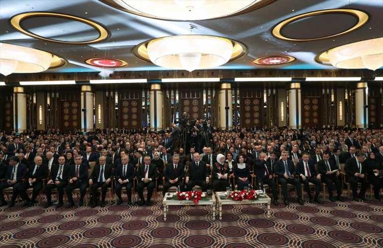 <p>Bu kütüphane ile tarihe uzanan köprüler kuruyoruz. İstiyoruz ki gençlerimiz, araştırmacılarımız rafların arasında dolaşsın. Burada çayını, kahvesini, simit, kek yesin içsin. Ücretsiz, para yok. Cihannuma adını verdiğimiz kubbenin altında ilmin denizinde yüzsün." dedi.</p>