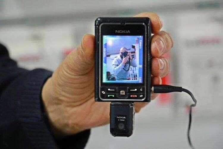 <p>Aslında halen telefon almaya devam ediyorum, koleksiyonda 850 tane cep telefonu var ama birkaç tane eksik parçam var, onları da bulmaya çalışıyorum" dedi.</p>

<ul>
</ul>
