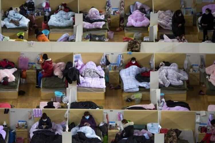 <p>İran'da biri doktor, 3 kişide daha "Kovid-19" tespit edildi</p>
<p>İran'ın Kum kentinde yeni tip koronavirüs (Kovid-19) nedeniyle 2 kişinin hayatını kaybetmesinin ardından biri doktor, 3 kişide daha virüs tespit edildi.</p>