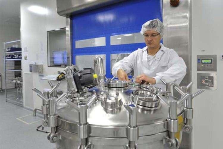 <p>Sanofi Covid-19 aşısı için ABD Sağlık Bakanlığı ile çalışacak<br />
<br />
Sanofi, yeni tip koronavirüs aşısı geliştirmek için ABD Sağlık Bakanlığına bağlı Biyomedikal İleri Araştırma ve Geliştirme Kurumu (BARDA) ile işbirliğine gidiyor.</p>

