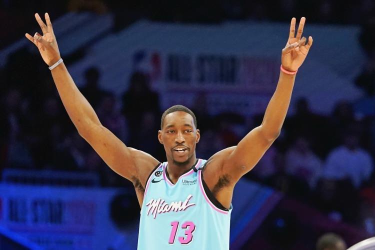 <p>Amerikan Basketbol Ligi (NBA) All-Star 2020 kapsamındaki smaç yarışmasını, Miami Heat'ten Derrick Jones kazandı. Üçlük yarışması Hield'in, yetenek yarışmasının galibi ise Adebayo oldu. İşte gecenin en iyi kareleri...</p>
