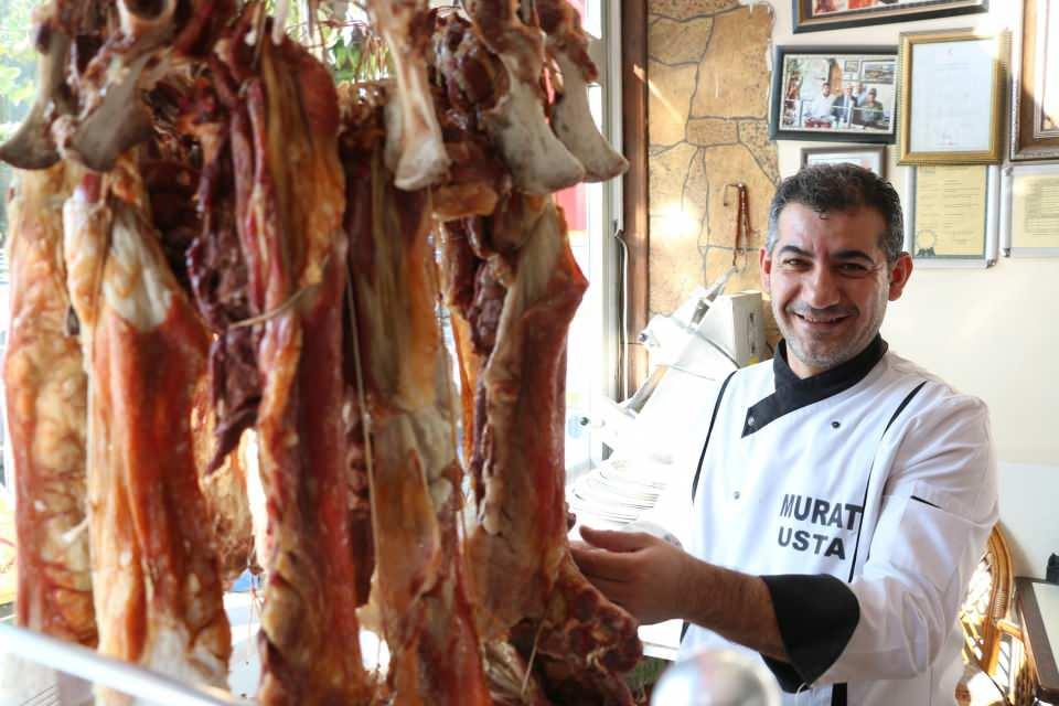 <p>Siirt'in tescilli lezzeti büryan kebabı, yoğun ilgi görüyor.</p>
