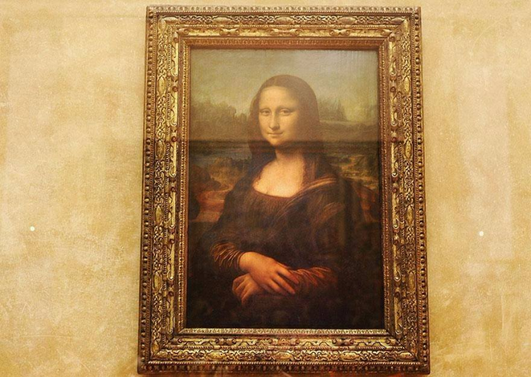 <p>Fransa'nın Paris şehrinde bulunan Louvre Müzesi'nin içinde yer alan Mona Lisa tablosuna bu kadar yakından bakamayacaksınız.</p>
