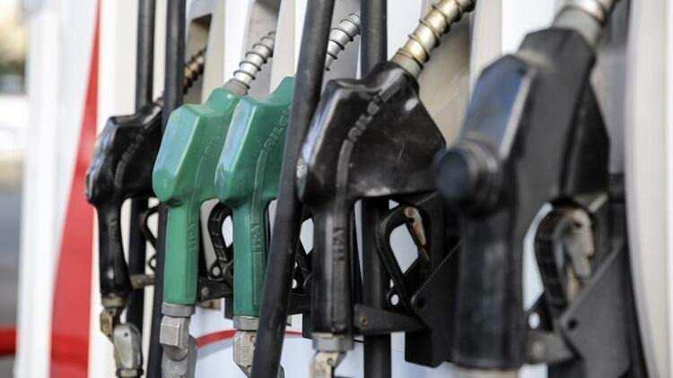<p>4- İran </p>
<p>Petrol Üretimi: 4.469.000 bbl<br />
<br />
Yağ Tüketimi: 2.000.000 bbl<br />
<br />
Kanıtlanmış Petrol Rezervleri: 158.400.000.000 bbl</p>