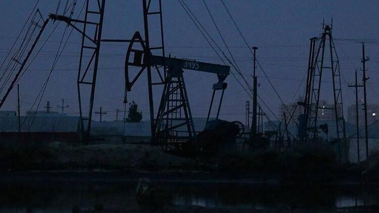 <p>6- Kanada </p>
<p>Petrol Üretimi: 3.977.000 bbl<br />
<br />
Yağ Tüketimi: 2.500.000 bbl<br />
<br />
Kanıtlanmış Petrol Rezervleri: 169.700.000.000 bbl</p>