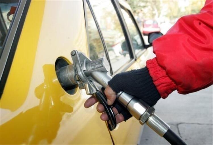 <p>14- Kazakistan </p>
<p>Petrol Üretimi: 1.777.000 bbl<br />
<br />
Yağ Tüketimi: 245.000 bbl<br />
<br />
Kanıtlanmış Petrol Rezervleri: 30.000.000.000 bbl</p>
