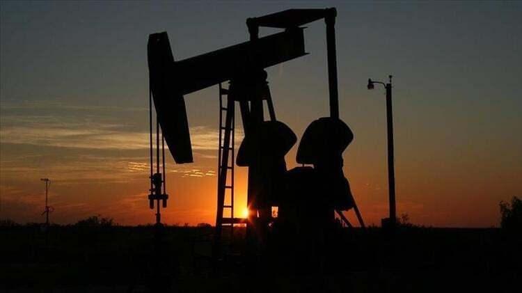 <p>15- Angola</p>
<p>Petrol Üretimi: 1.666.000 bbl<br />
<br />
Yağ Tüketimi: 82.300 bbl<br />
<br />
Kanıtlanmış Petrol Rezervleri: 8.273.000.000 bbl</p>