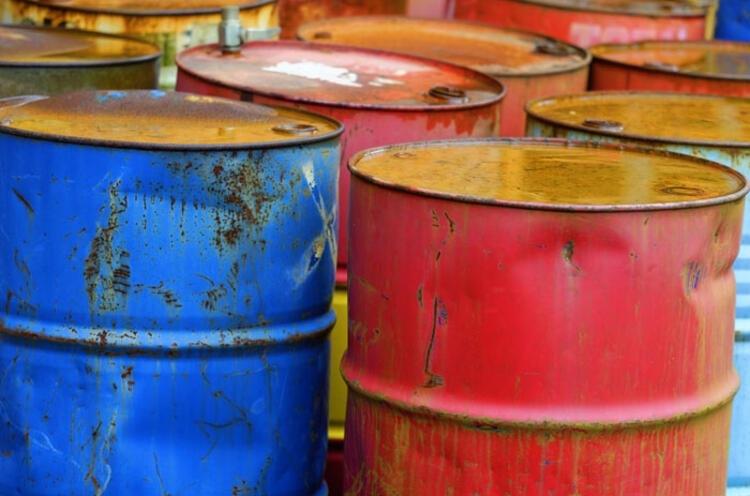 <p>20- Birleşik Krallık </p>
<p>Petrol Üretimi: 910.500 bbl<br />
<br />
Yağ Tüketimi: 1.600.000 bbl<br />
<br />
Kanıtlanmış Petrol Rezervleri: 2.564.000.000 bbl</p>