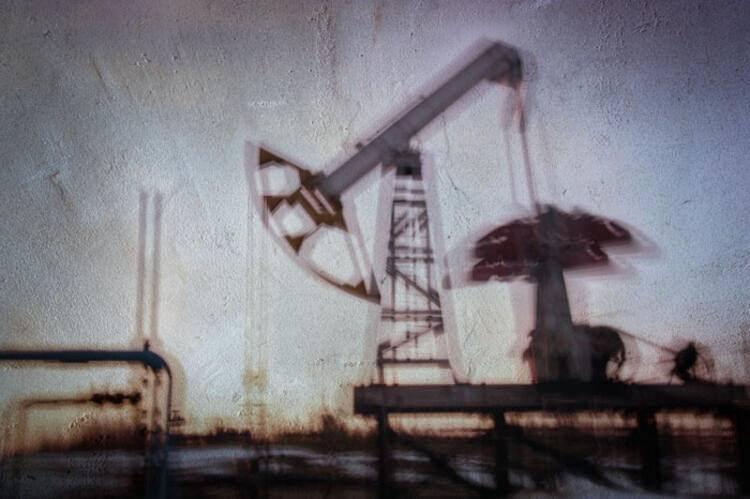 <p>21- Libya</p>
<p>Petrol Üretimi: 897.100 bbl<br />
<br />
Yağ Tüketimi: 315.000 bbl<br />
<br />
Kanıtlanmış Petrol Rezervleri: 48.360.000.000 bbl</p>
