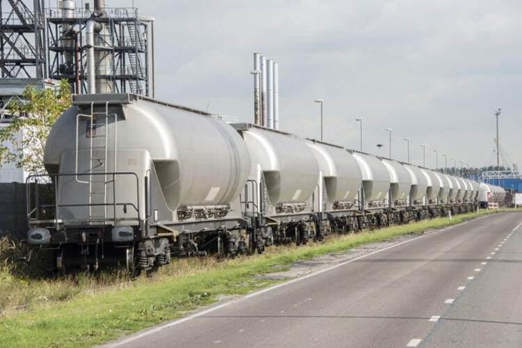 <p>27- Mısır</p>

<p>Petrol Üretimi: 589.400 bbl<br />
<br />
Yağ Tüketimi: 832.000 bbl<br />
<br />
Kanıtlanmış Petrol Rezervleri: 4.400.000.000 bbl</p>
