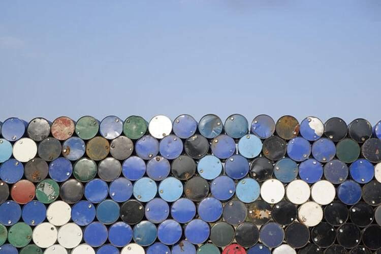 <p>28- Ekvador</p>

<p>Yağ Üretimi: 531.300 bbl<br />
<br />
Yağ Tüketimi: 282.000 bbl<br />
<br />
Kanıtlanmış Petrol Rezervleri: 8.273.000.000 bbl</p>
