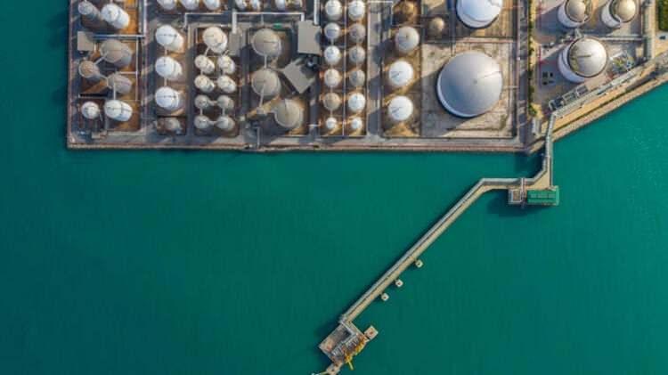 <p>30- Vietnam</p>
<p>Petrol Üretimi: 271.400 bbl<br />
<br />
Yağ Tüketimi: 525.000 bbl<br />
<br />
Kanıtlanmış Petrol Rezervleri: 4.400.000.000 bbl</p>