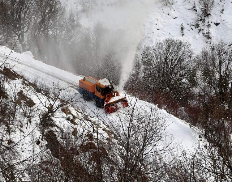 <p>Ilgaz ve Küre gibi önemli dağların yer aldığı Kastamonu'da İl Özel İdaresi ekipleri, yaklaşık 2 aydır sürdürdükleri karla mücadele çalışmalarının sonuna geldi. </p>
