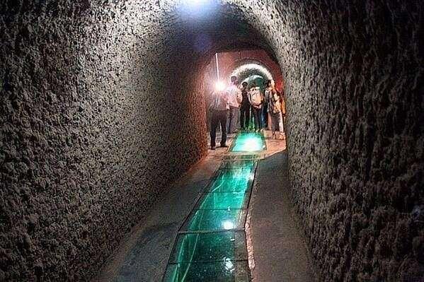 <p>Doğu Türkistan'ın Turfan bölgesindeki yeraltına inşa edilen su şebekesi...</p>

<p> </p>
