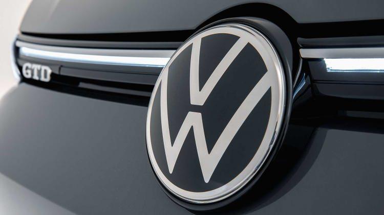<p>Volkwagen 2020 Golf ailesinin bir diğer üyesi olan GTD'nin de örtüleri kaldırıldı.</p>

<p>Wolfsburglu marka tarafından "uzun mesafe koşucusu" olarak adlandırılan 2020 Golf GTD, Volkswagen'in söylediğine göre oldukça başarılı bir menzil sunacak.</p>

<p> </p>
