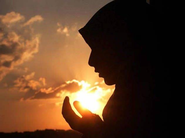<p>Tefekkürde bulunulmalı; “Ben kimim, nereden geldim, nereye gidiyorum, Allah'ın benden istekleri nelerdir” gibi konular başta olmak üzere hayatî meselelerde derin düşüncelere girmeli</p>