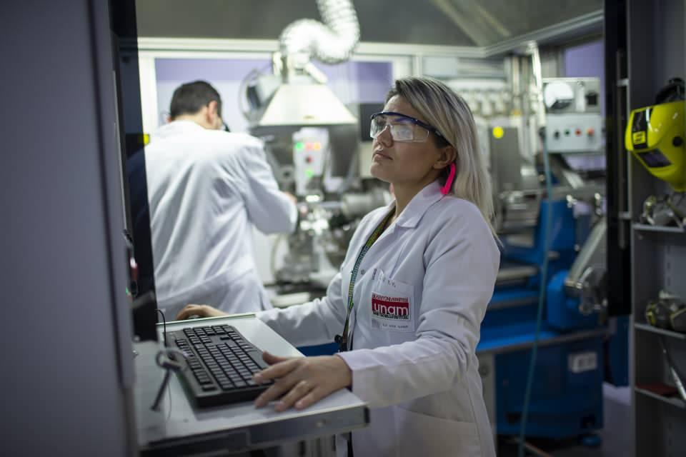 <p>Ortaç, Türkiye'nin fiber optik kablolarda yurt dışına bağımlı olunduğuna dikkati çekerek, savunma, telekomünikasyon, medikal gibi alanlarda yüzlerce milyon liranın yurt dışına aktarıldığını anlattı.</p>

<p> </p>
