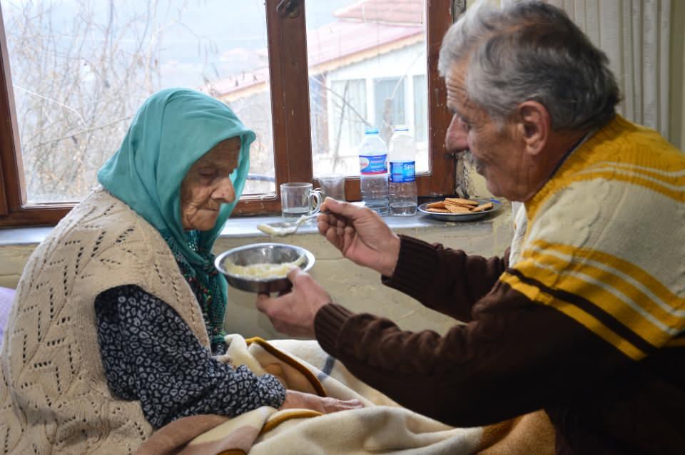 <p>Anneye bakmanın sevabının büyük olduğunu dile getiren Arslan, 15 yıldır yaptığı bakımlarda en ufak sıkıntı çekmediğini ifade etti.</p>

<p> </p>
