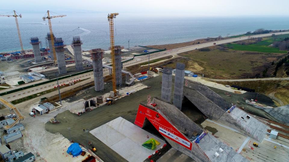 <p>Köprünün yapılması bizim için velinimet olacaktır. Bursa üzerinden gittiğimiz zaman yakıtımızın kullanım miktarı çoğalıyor. </p>

