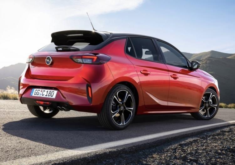 <p>Yeni Opel Corsa’yı dizel motorla satın almak isteyenler için de 102 beygir güç ve 250 Nm tork üreten 1.5 litre turbo dizel motor seçenekler arasında bulunuyor. Bu seçenekte de 6 ileri manuel şanzıman tercih edilebiliyor.</p>
