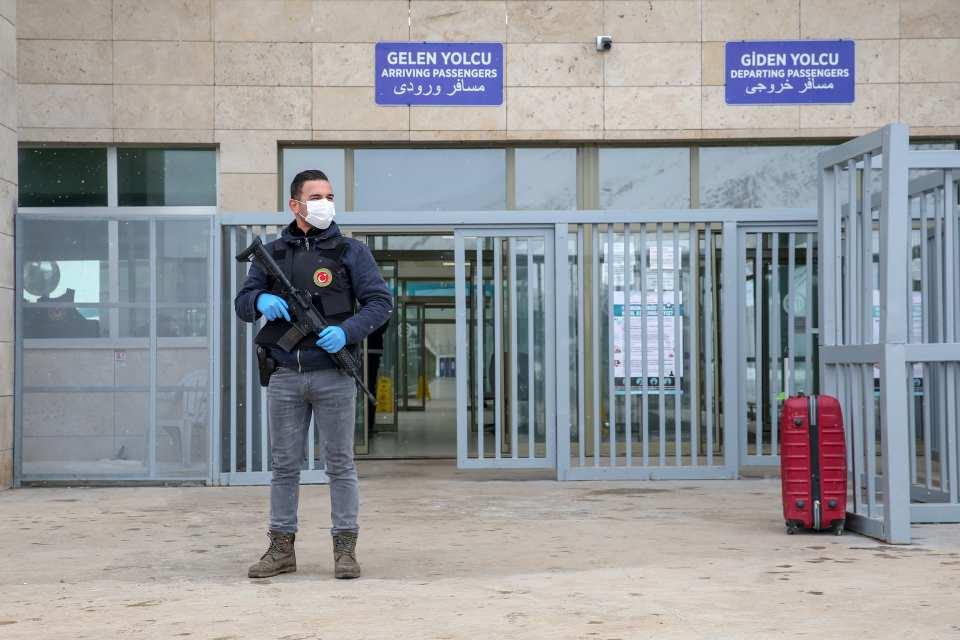 <p><strong>Türkiye'de vakaya rastlanmadı</strong></p>
<p>Sağlık Bakanı Fahrettin Koca, 21 Şubat'ta gerçekleştirilen Bilim Kurulu toplantısının ardından, erken dönemde aldıkları tedbirlerle bugüne kadar bu hastalığı Türkiye'den uzak tutmayı başardıklarını açıkladı. </p>