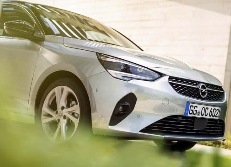 <p>Yepyeni tasarımı ve verimli motorlarıyla geçtiğimiz yıl tanıtılan 2020 Opel Corsa'nın Türkiye lansmanı gerçekleştirildi.</p>

<p> </p>
