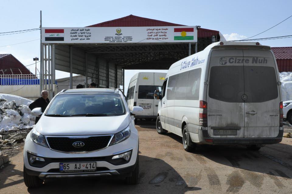 <p>Bu kapsamda kapıdan giriş çıkış yapmak isteyenler, sınır kapısında görevlendirilen 1 doktor ve 1 hemşire tarafından sağlık taramasından geçirildi. </p>
<p> </p>