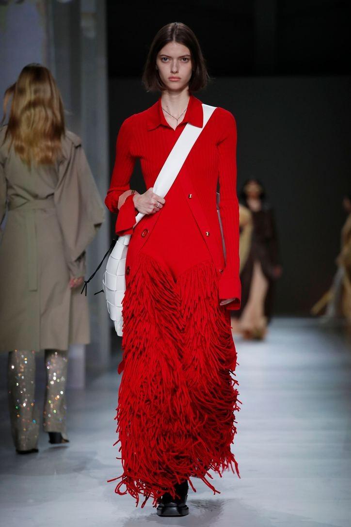 <p><span style="color:#EE82EE"><strong>Markanın koleksiyonu, bir kez daha modaseverlerine radarına takıldı. Peki Bottega Veneta 2020 sonbahar koleskiyonunda neler var? </strong></span></p>