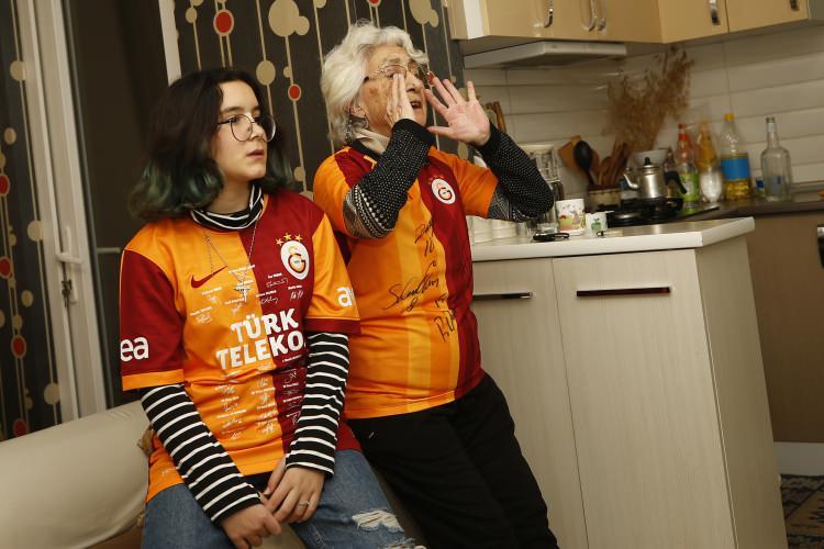 <p>Galatasaray maçı günleri bizim için karnaval. Formalarımızı giyer maçları izleriz. </p>
