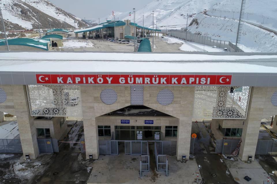 <p>Virüs bulaşan kişi sayısı dünya genelinde 80 bini geçerken Çin ana karasında 77 bin 658, Hong Kong Özel İdari Bölgesi'nde 81 ve Makau Özel İdari Bölgesi'nde 10 vakaya rastlandı. Tayvan'da da 30 kişide Kovid-19 tespit edildi.</p>

<p> </p>
