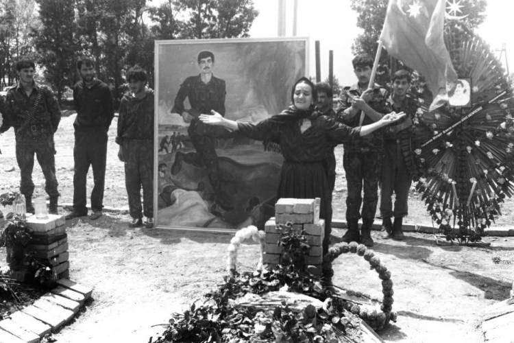 <p>Ermeniler, sivilleri toplu şekilde katletti, esirlere acımasızsa işkence yaparak 20. yüzyılın en kanlı katliamlarından birine imza attı. </p>