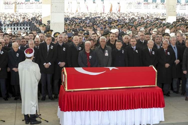 <p>Törene, şehidin babası Mehmet Çankaya, Cumhurbaşkanı Yardımcısı Fuat Oktay, CHP Genel Başkanı Kemal Kılıçdaroğlu, Adalet Bakanı Abdulhamit Gül, Gençlik ve Spor Bakanı Mehmet Muharrem Kasapoğlu, İçişleri Bakanı Süleyman Soylu, Milli Eğitim Bakanı Ziya Selçuk, Ankara Büyükşehir Belediye Başkanı Mansur Yavaş, bazı milletvekilleri ile ilgililer katıldı</p>
