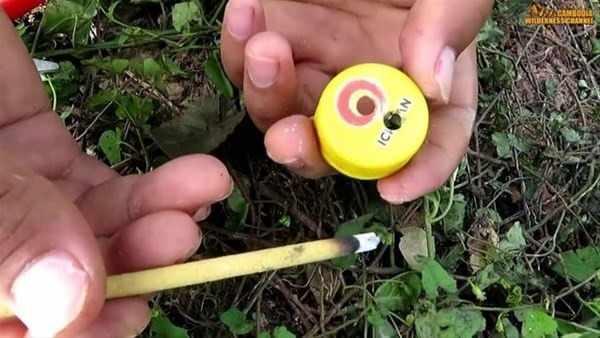 <p>Sadece plastik şişe, ip ve kanca kullanan çocuklar, tuzağın nasıl hazırlandığını kare kare izleyicileriyle paylaştı. </p>