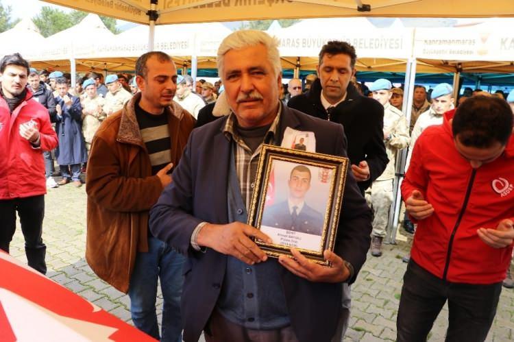 <p>Şehit Piyade Uzman Onbaşı Ahmet Saygılı için Kahramanmaraş’ın Türkoğlu ilçesi Beyoğlu Mahallesi Tabaklı Caminde cenaze töreni düzenleniyor. Şehit Saygılı’nın cenaze törenine, aynı bölgede görev yapan kardeşi Mehmet Saygılı ile TSK’da görevli diğer kardeşi Yasin Saygılı da katıldı.</p>

<p> </p>
