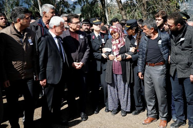 <p>Şehit Korkmaz'ın, Finike ilçesi Turunçova Mahallesi'nde yaşayan ailesi, taziyeleri kabul ediyor.</p>

<p> </p>
