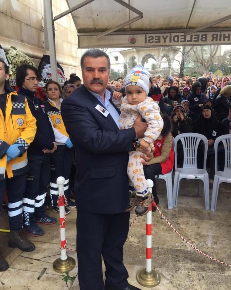 <p>Suriye'nin İdlib kentinde rejimin düzenlediği hava saldırısında şehit olan askerlerden Piyade Uzman Çavuş Selman Cankara'nın (26) cenazesi, memleketi Adana'da son yolculuğuna uğurlandı.<br />
</p>