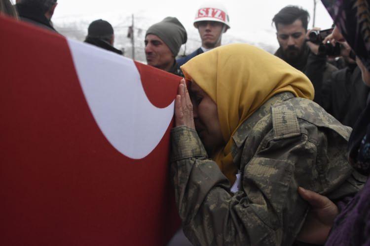 <p>65'nci Mekanize Piyade Tugay Komutanlığı'nda görevli Piyade Teğmen Bayram Olgun, İdlib'de rejimin düzenlediği hava saldırısında şehit oldu. </p>
<p> </p>